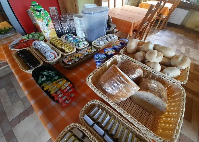 Gosciniec Pod Lipa Bed & Breakfast 3*