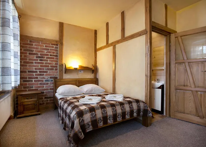 Gosciniec Pod Lipa Bed & Breakfast 3*