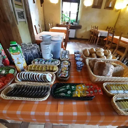 Gosciniec Pod Lipa 住宿加早餐酒店 斯克拉斯卡波伦巴