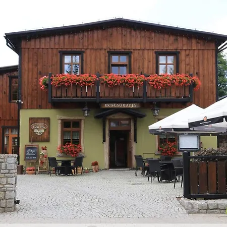 Gosciniec Pod Lipa 斯克拉斯卡波伦巴