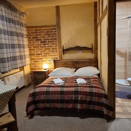 Gosciniec Pod Lipa 住宿加早餐酒店 3*