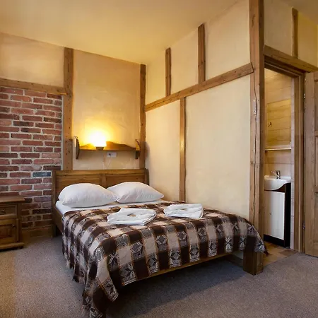 Gosciniec Pod Lipa Bed & Breakfast 3*