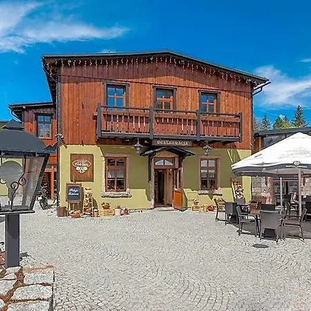 Gosciniec Pod Lipa Bed & Breakfast