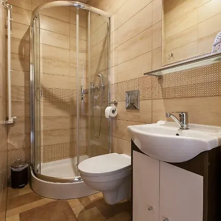 Gosciniec Pod Lipa 住宿加早餐酒店 3*